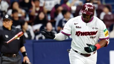 [KBO 프로야구] 방망이를 든 채 마운드로”… 푸이그, 위협구에 폭발한 벤치클리어링 사건